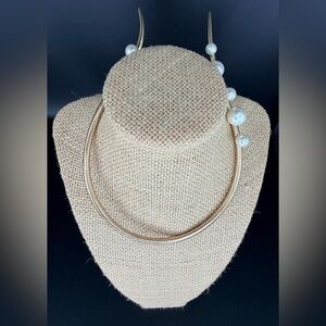 Elegant Gold and Pearl Necklace